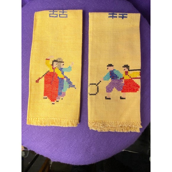 Vintages, Set of Two (2), Identical Tea Towels/Guest Towels w Hand Embroidery. - Picture 3 of 11